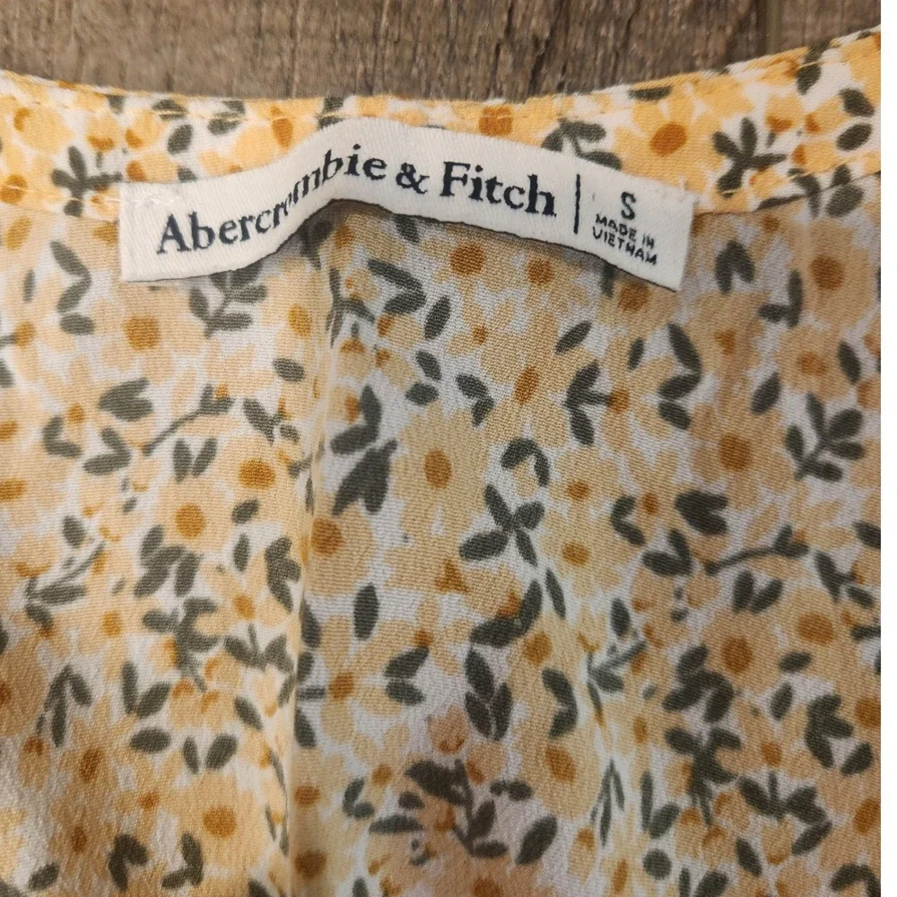 Abercrombie & Fitch Floral Wrap Top Yellow Puff Sleeve  Cottage‎ Boho Feminine S